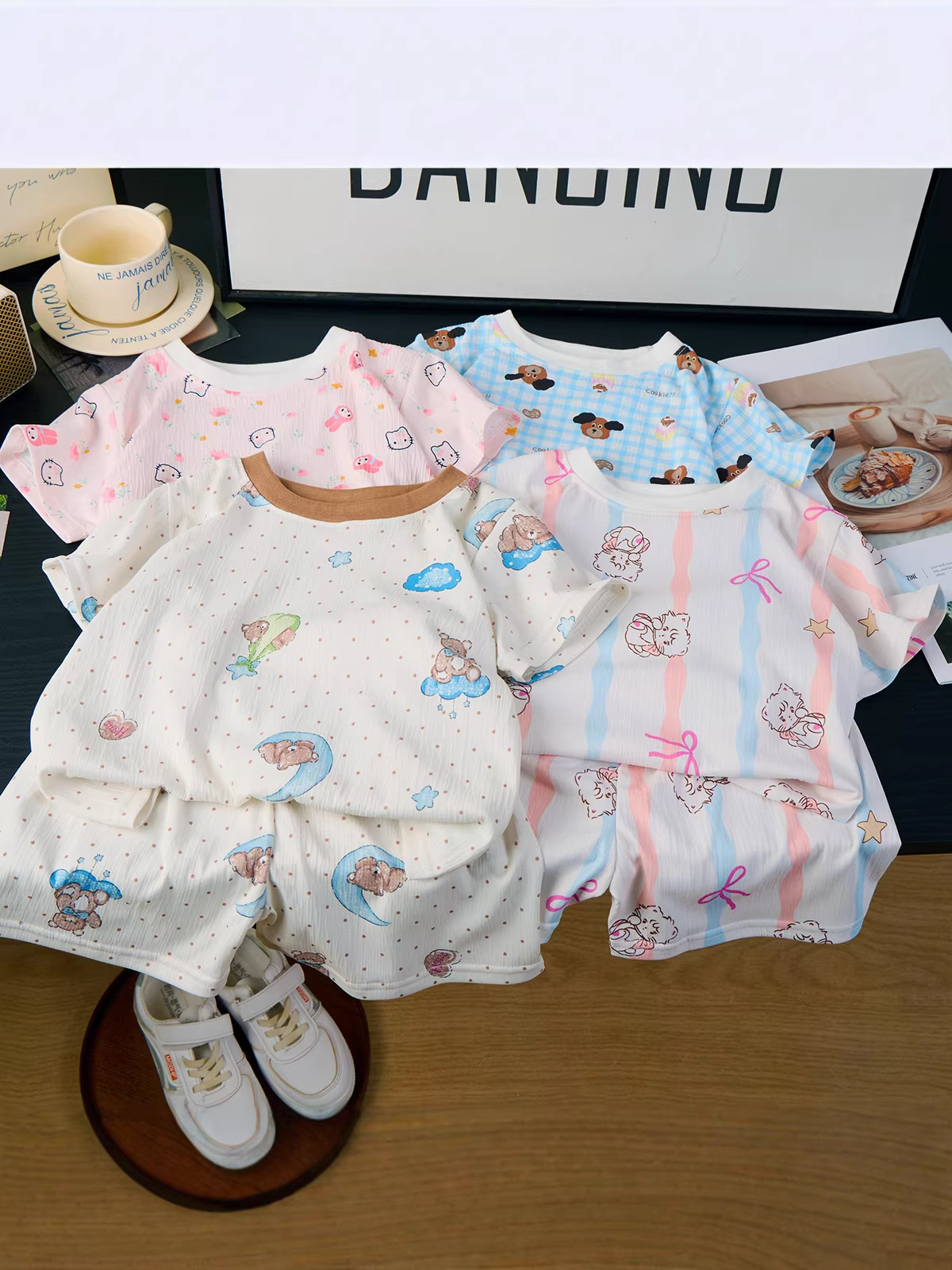 Set de mangas cortas para niños elástico nubes de algodón arrugado set de mangas cortas para niños en el hogar dos sets de pijamas para hombres y mujeres