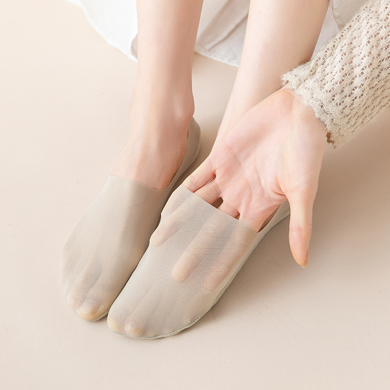 Women's Boat Socks, Ice Silk Socks, Ultra-Thin Invisible Socks for Summer, Ladies' Silicone Non-Slip No-Show Socks, Versatile Summer Short Socks