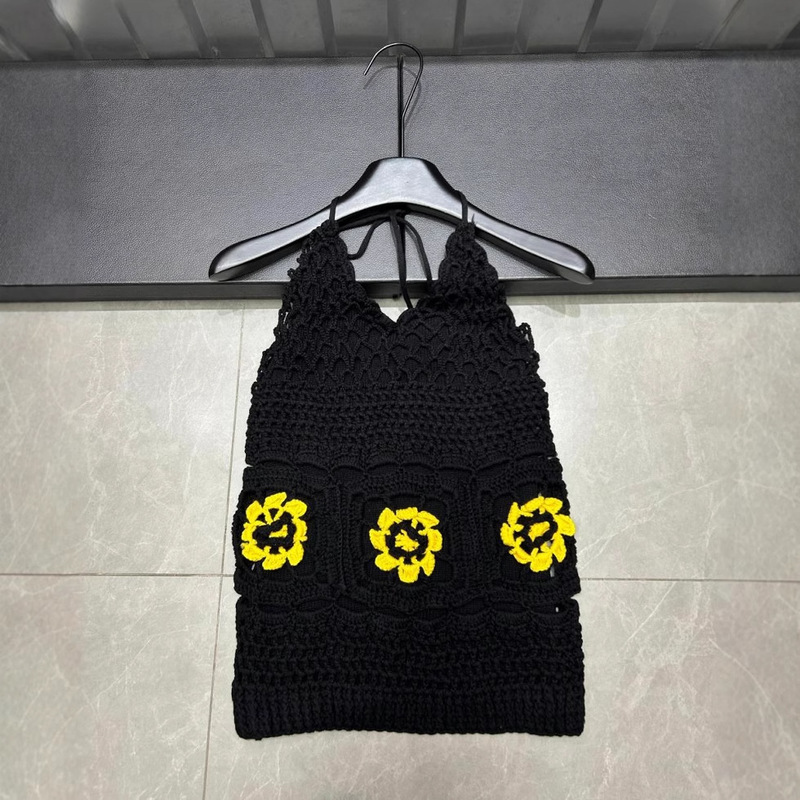 High-Quality 25-Year New Style Hand-Crocheted Chrysanthemum Halterneck Sleeveless Pullover Vest Slim Fit Versatile Women's Knitted Top