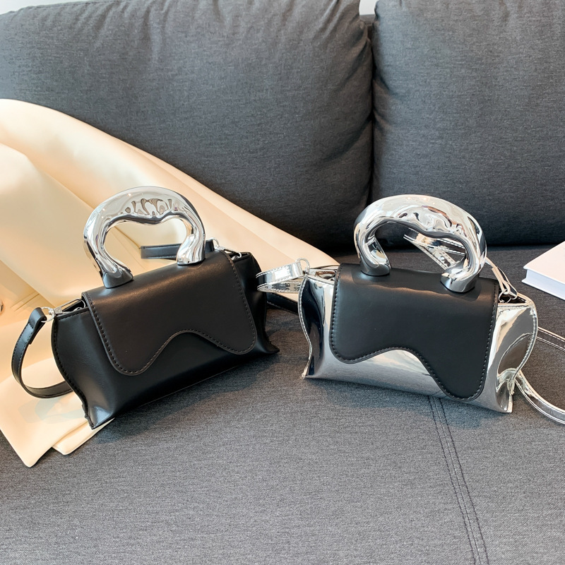 Bolso de diseño de nicho para mujeres 2025, nuevo bolso dulce, personalidad dulce, bolso de mano de moda, comercio exterior