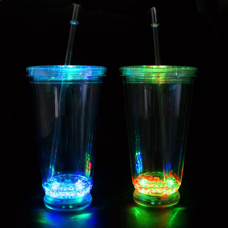 Ventas directas de tazas de paja LED tazas luminosas de plástico de doble capa tazas luminosas de jugo de fruta tazas de plástico se pueden imprimir LOGO regalos luminosos