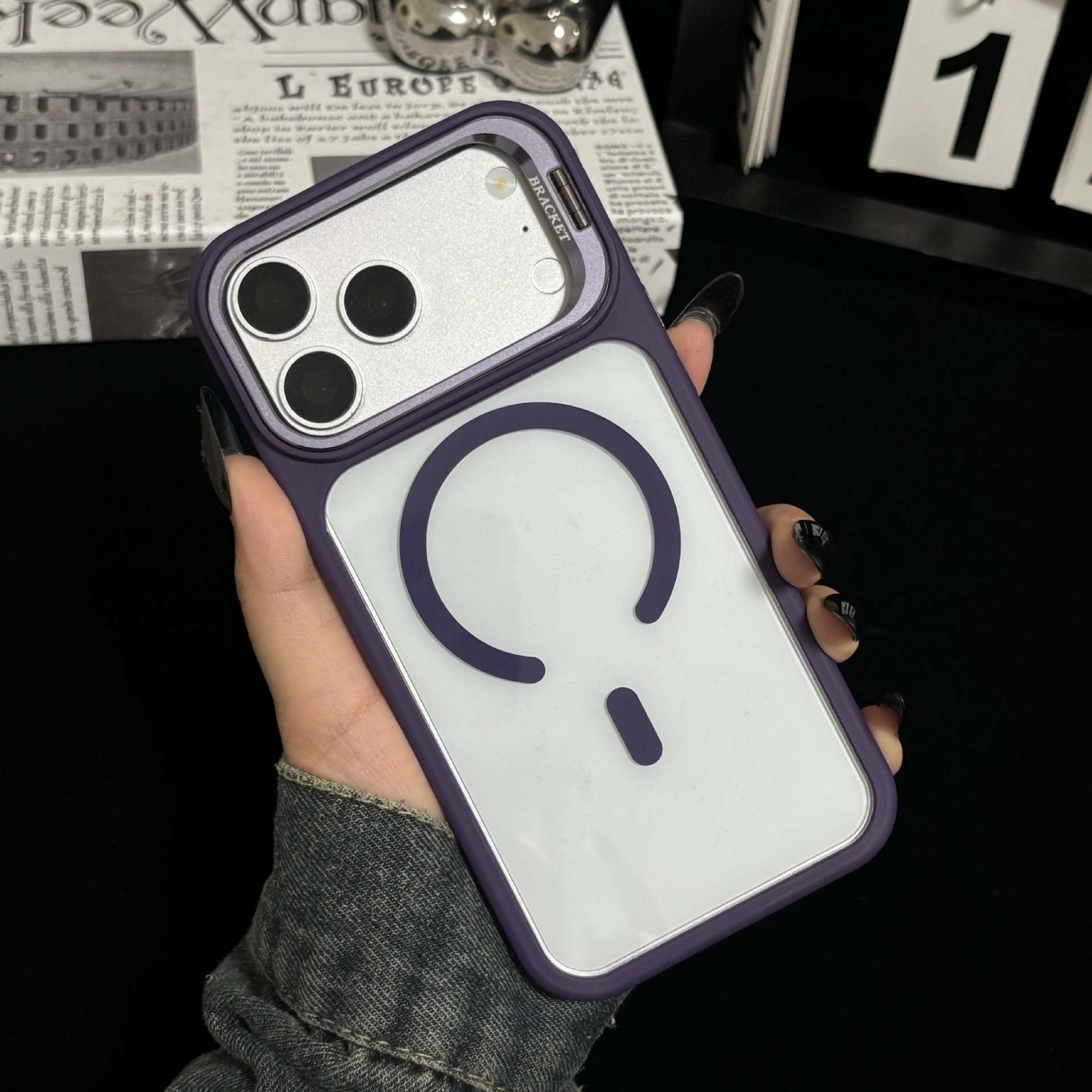 Funda Magnética con Soporte de Lente para iPhone 16/17 Pro Max de Acrílico Transparente Anticaídas