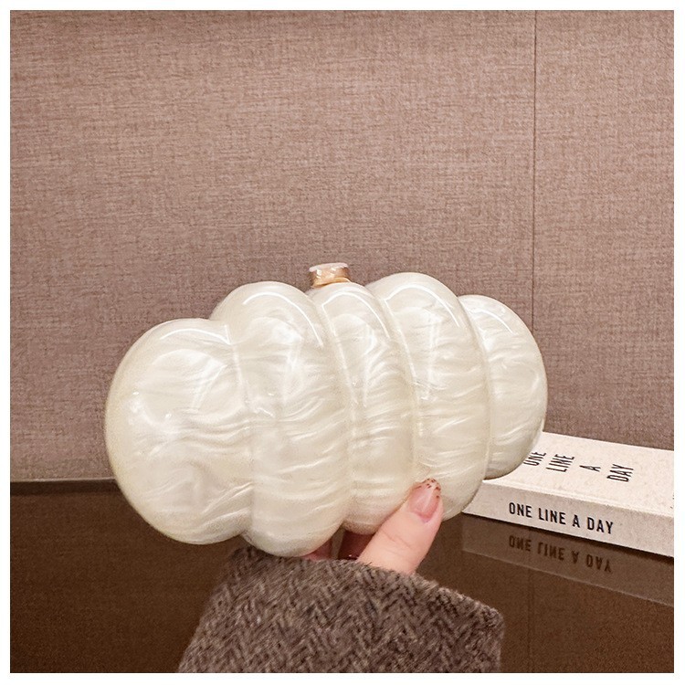 Comercio exterior transfronterizo damas nueva bolsa de cena nube acrílico bolsa de mano de boda ligera cadena de lujo oblicuo paquete de noche