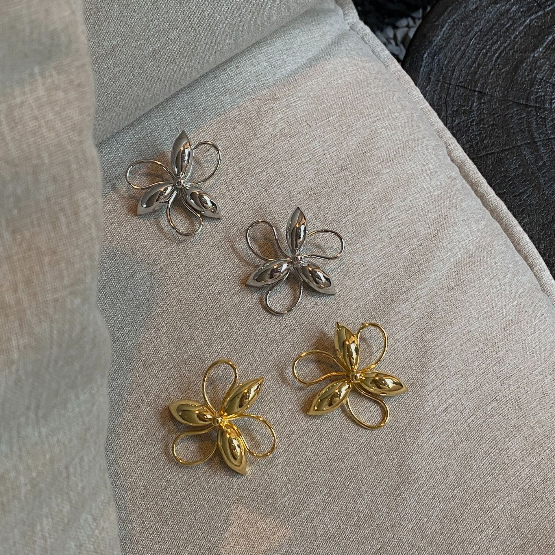Plating Design 1 Pair Simple Style Classic Style Flower Plating Copper Ear Studs