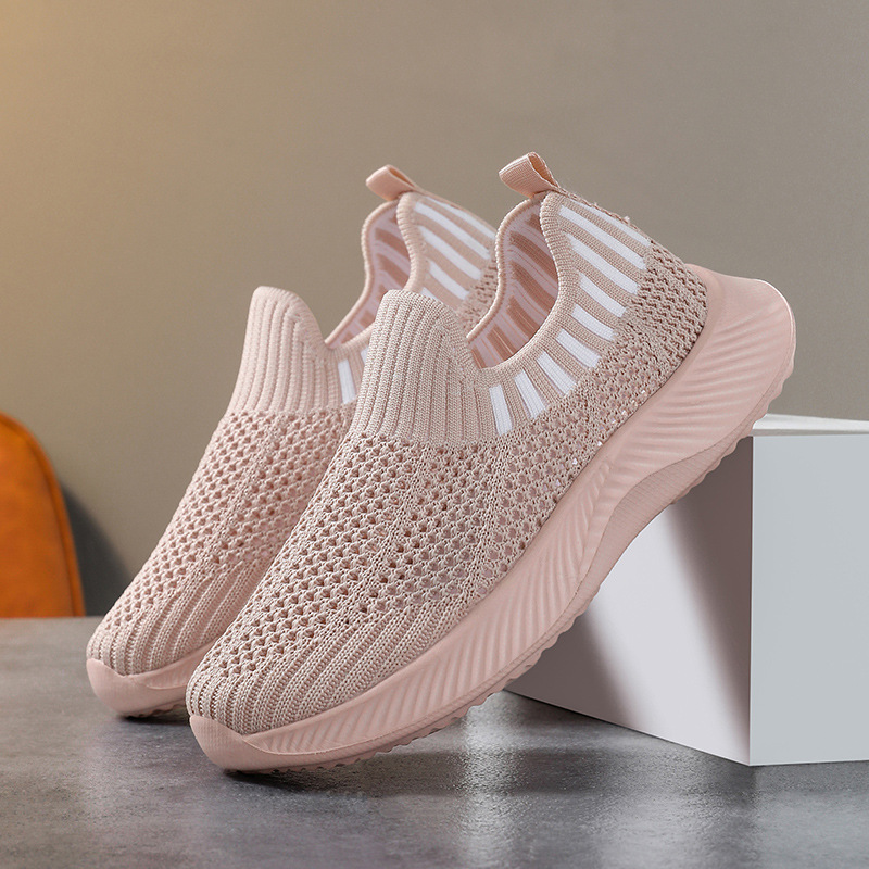 Zapatos para niños 2025 verano nuevo estilo de un pie transpirable con malla voladora ligera para niños y niñas, zapatos deportivos y casuales de moda