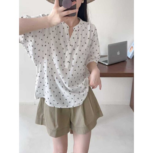 Japanese-style new half-open V-neck double-layer cotton gauze printed five-button sleeve women's literary casual loose top wholesale