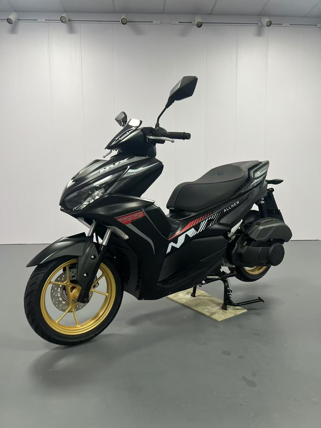 Factory Direct Sales Nvx Fuel-Powered Motorcycle Adult Mobility Scooter 150Cc Large-Displacement Street Bike Motorcycle