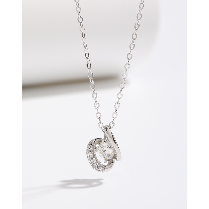 Moissanite collar de la mujer 925 de plata de ley de color D de 50 puntos de diamantes colgante de luz nicho de lujo de alta calidad Cadena de clavícula para novia