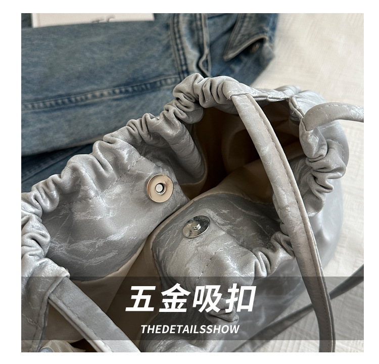 Large-capacity, elegant commuter tote bag, bow single-shoulder bag, distinctive pleated crossbody bag, 2024 new style bag trend Item Picture