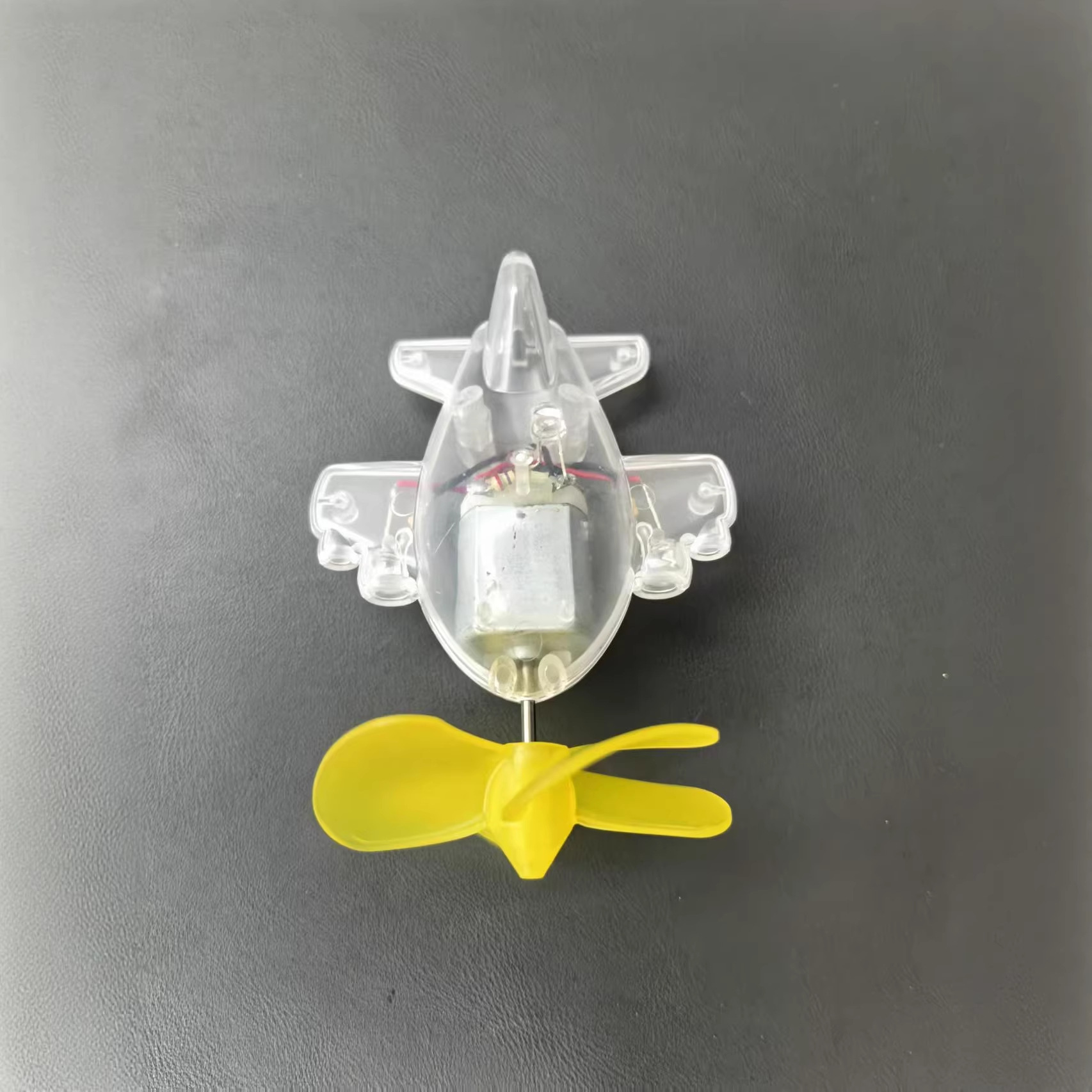 [New Three-Light Version] Wind-Powered Rotating Generator Small Airplane with Color-Changing Flashing Lights Car Decoration Ornament Small Toy