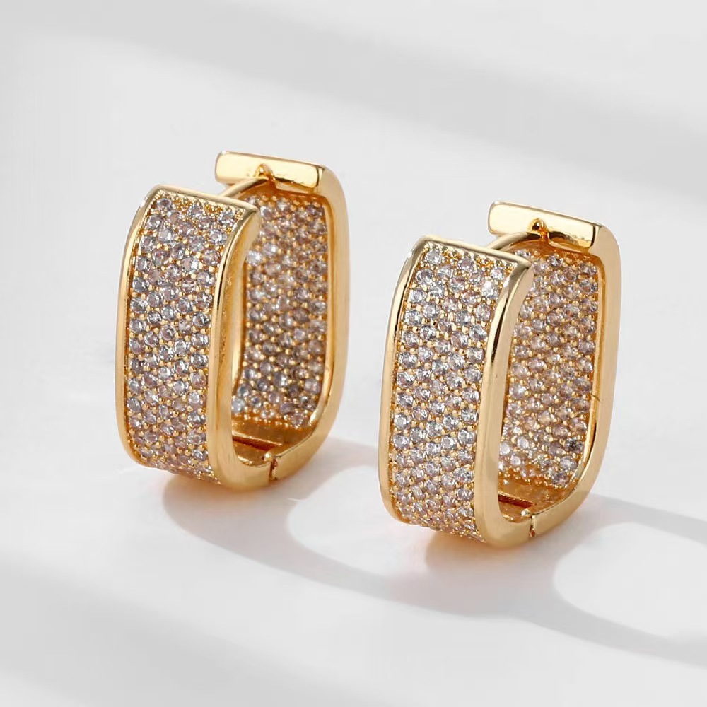 Transfronterizos de zircón geometría de diseño de nicho temperamento aretes de moda versátil alta sensación de orejas medievales