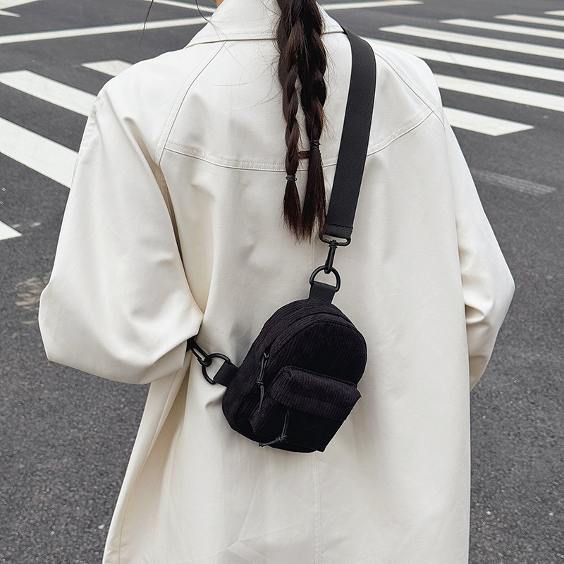 Otoño y invierno nuevo tipo de tela de seda para niños bolsa de pecho deportiva de ocio de viaje ligero bolso de cintura para niños de color sólido coreano bolso de cintura