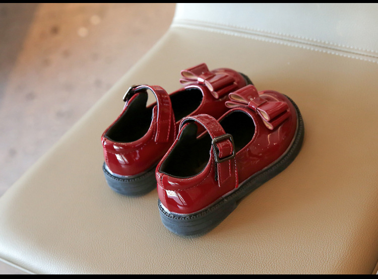 Chaussures de princesse en cuir brillant avec nœud Sho pour enfants, nouveau Style coréen, chaussures de Performance à semelle souple à la mode pour petites filles, printemps et automne 2024_voghion.com