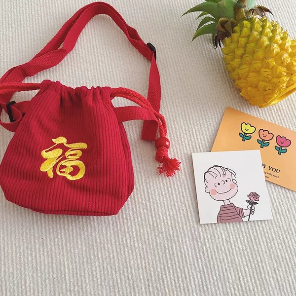 New Year gift red lucky bag messenger bag embroidery New Year festive baby boys and girls New Year change purse tide