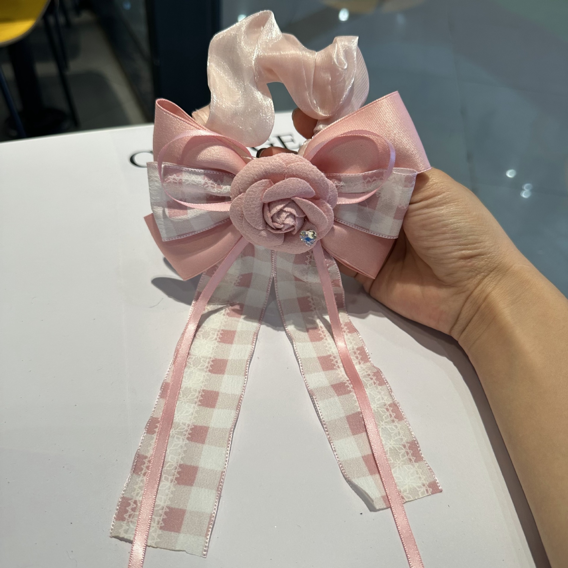 Elástico de cabelo sofisticado com laço de fita xadrez e renda_voghion.com