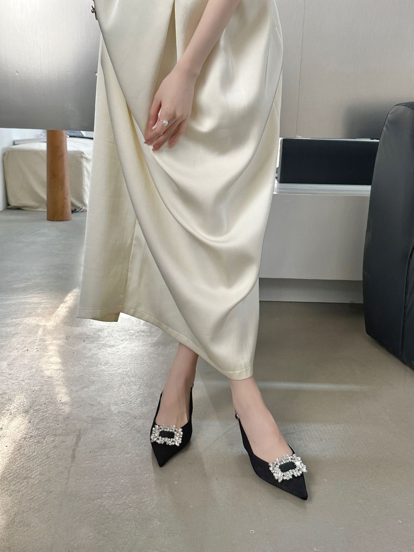 Pomladna in jesenska sezona 2024 Novi tanki sandali z visokimi petami, elegantni slavni sandali Baotou, vilinski Sh, koničasti enojni_voghion.com