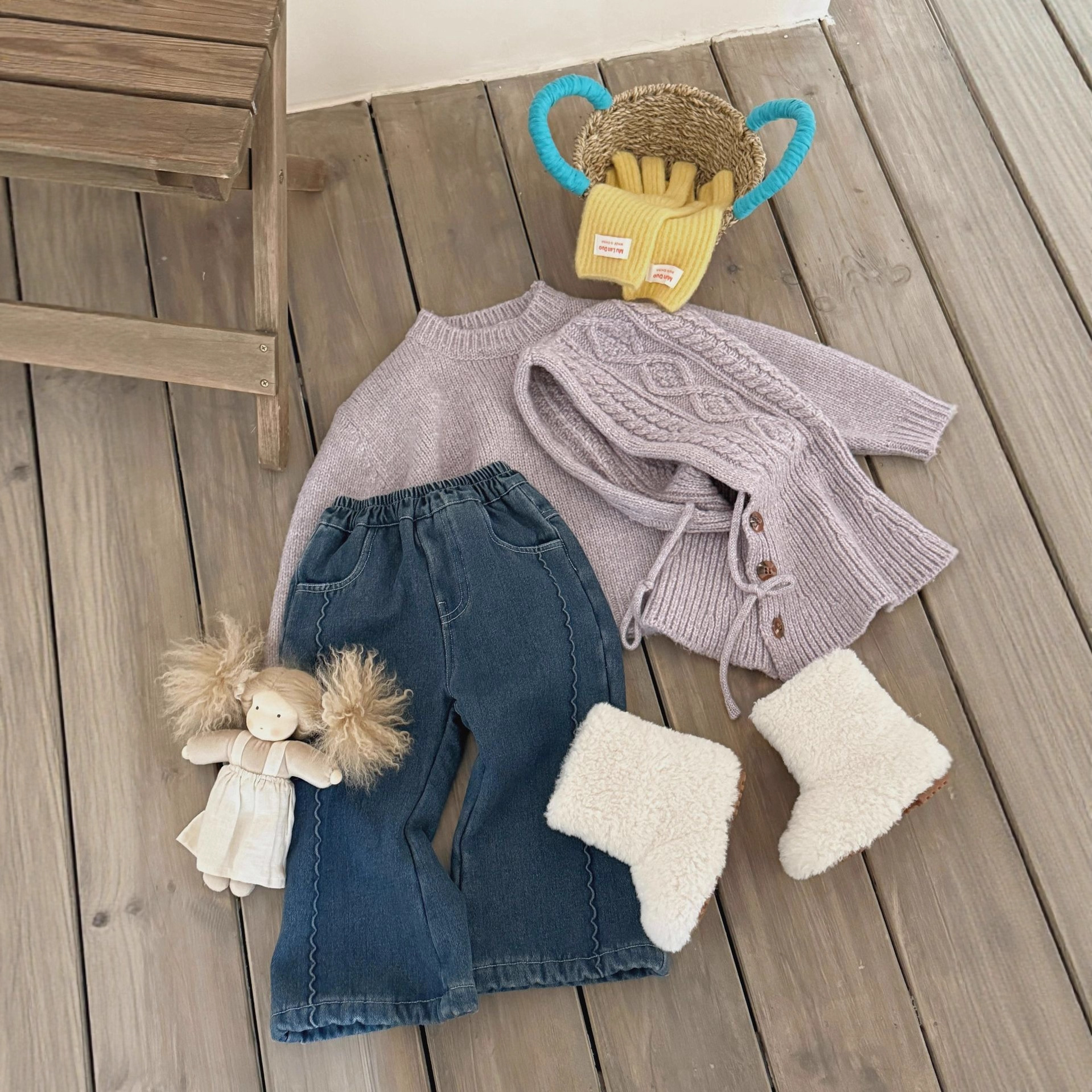 女童韩版牛仔裤2025深秋冬新款童装百搭加厚绣花微喇裤女宝宝软糯