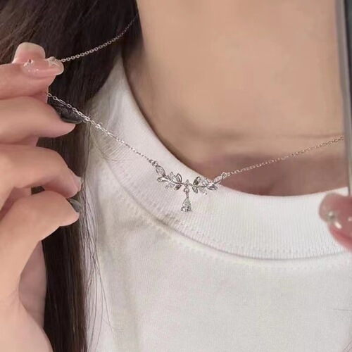 Titanium Steel Water Drop Ear of Wheat Necklace for Girls, Lightweight Luxury Osmanthus Branch Design, Elegant Clavicle Chain, Same Style as Xiaohongshu (Little Red Book), Necklaces
