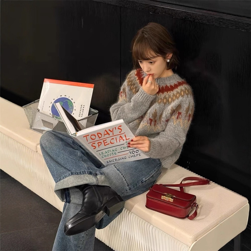 Nordic Style Fair Isle Jacquard Sweater, Large Size, Soft and Cozy, Christmas Atmosphere, Autumn and Winter Warm Pullover Knitwear for Women Nordic Style Fair Isle Jacquard Sweater, Large Size, Soft and Cozy, Christmas Atmosphere, Autumn and Winter Warm Pullover Knitwear for Women