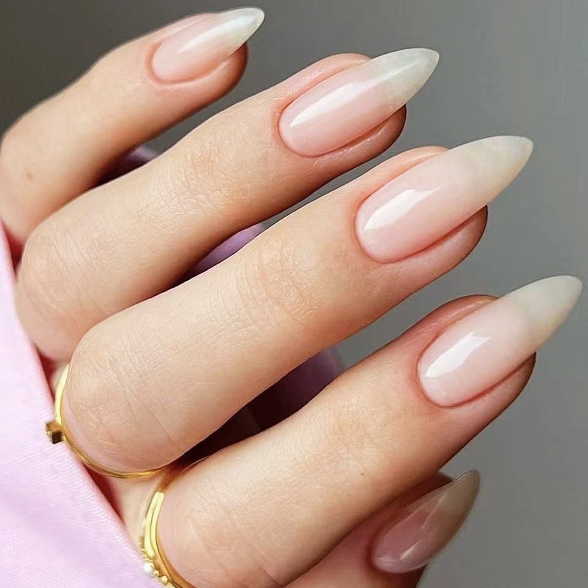 Uña de alta sensibilidad de uso de uñas de color sólido pieza de uñas falsas tipo almendra superficie brillante pieza de uñas desmontable producto terminado