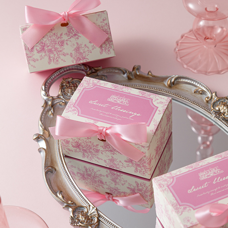 The new exquisite pattern candy box, for the happy moment to add color exquisite wedding candy box