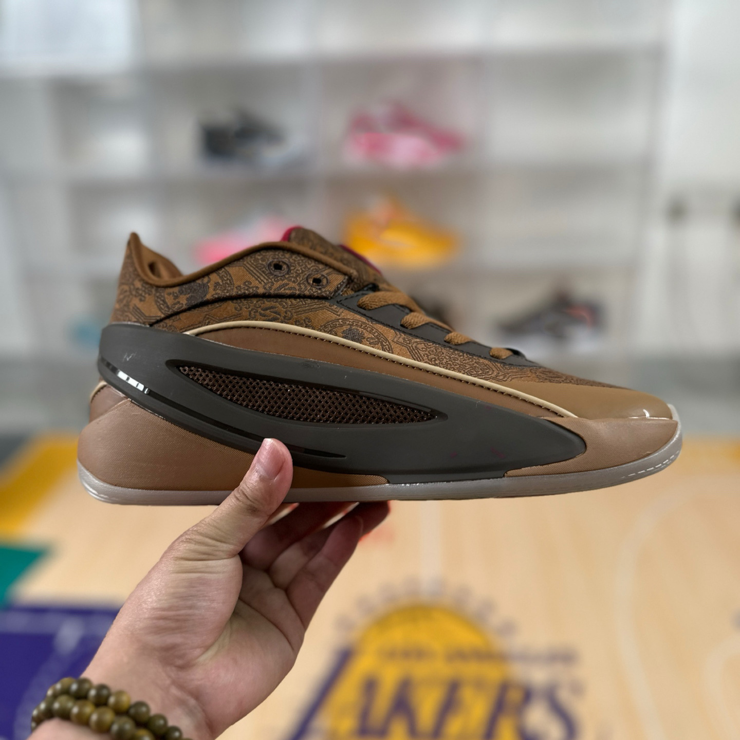 Zapatillas de Baloncesto Bajas para Hombre Luka 5, Tela de Malla y Caucho, Transpirable y Antideslizante, para Baloncesto