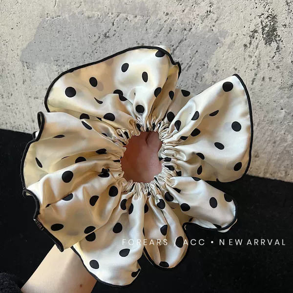 Romantic story with beige polka dots big hair circle
