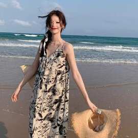 水墨v领吊带连衣裙女2026夏法式宽松慵懒休闲度假中国风碎花长裙