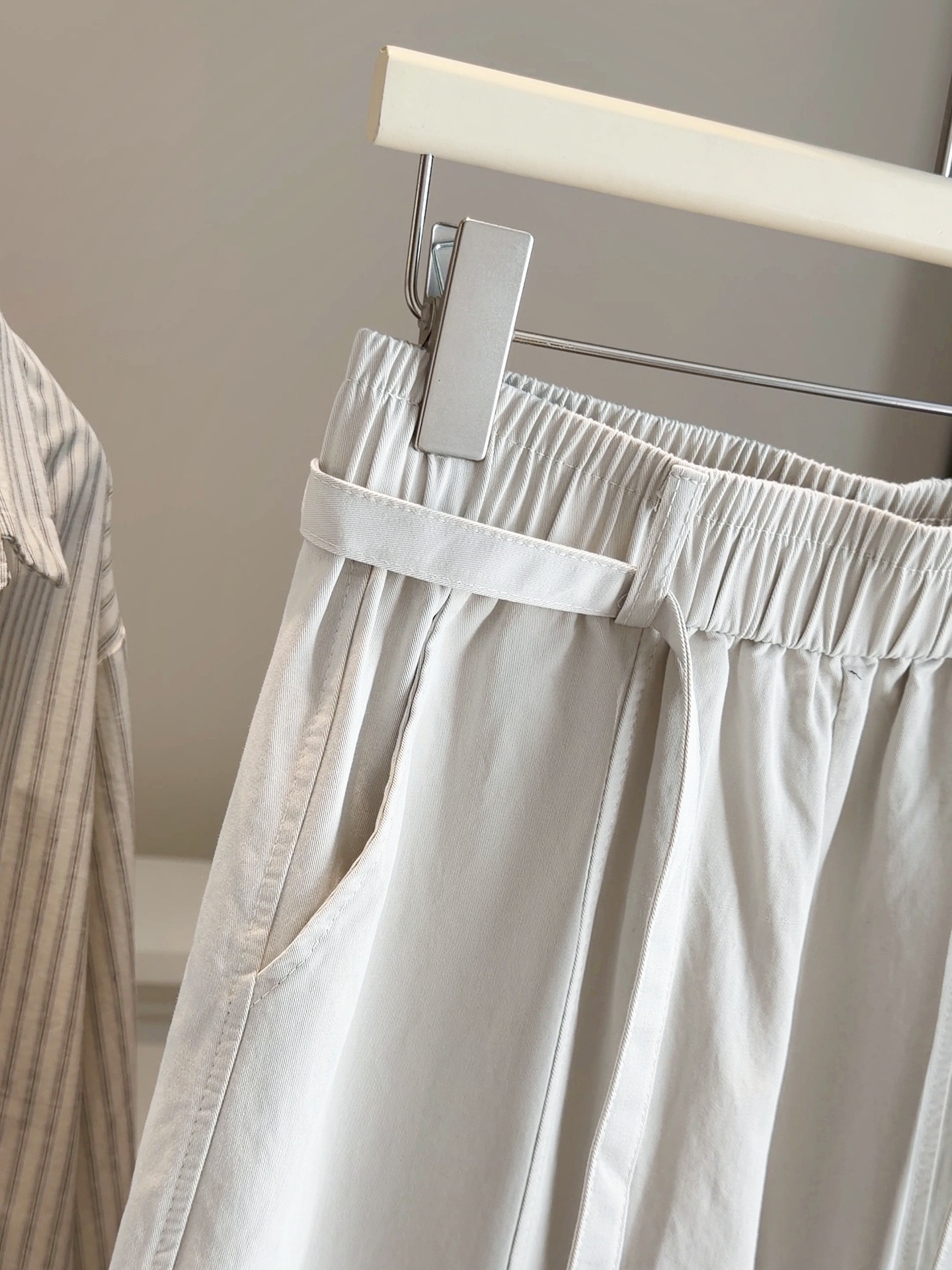 Quần culottes nữ ống rộng dáng suông, chất liệu linen phối sợi tencel mềm mại, dài 9 điểm — Trà sữa màu chi tiết 10