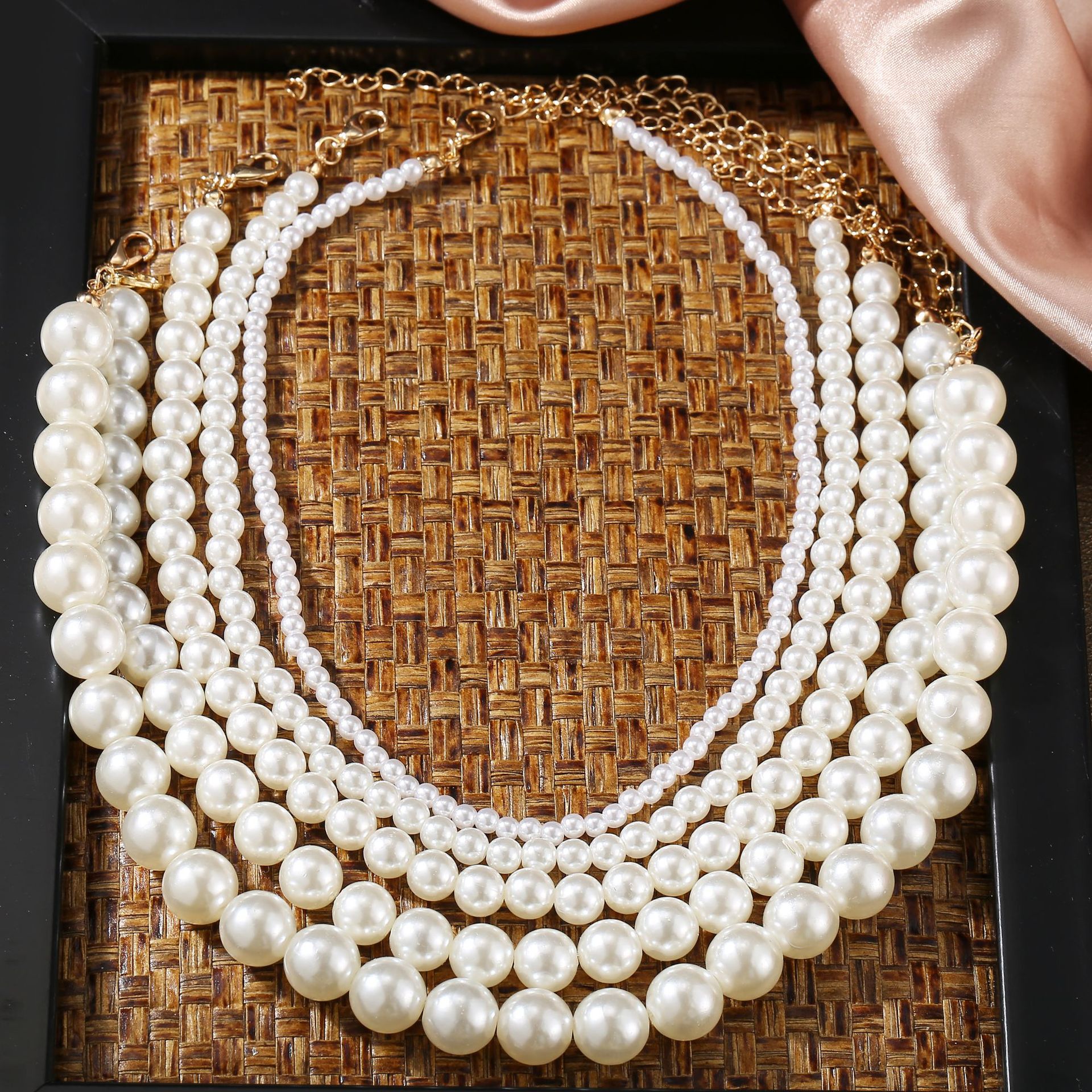 Retro Simple Pearl Chain Necklace display picture 12