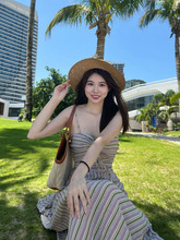 三亚旅游拍照度假风镂空系带高腰条纹吊带连衣裙夏季海边沙滩长裙