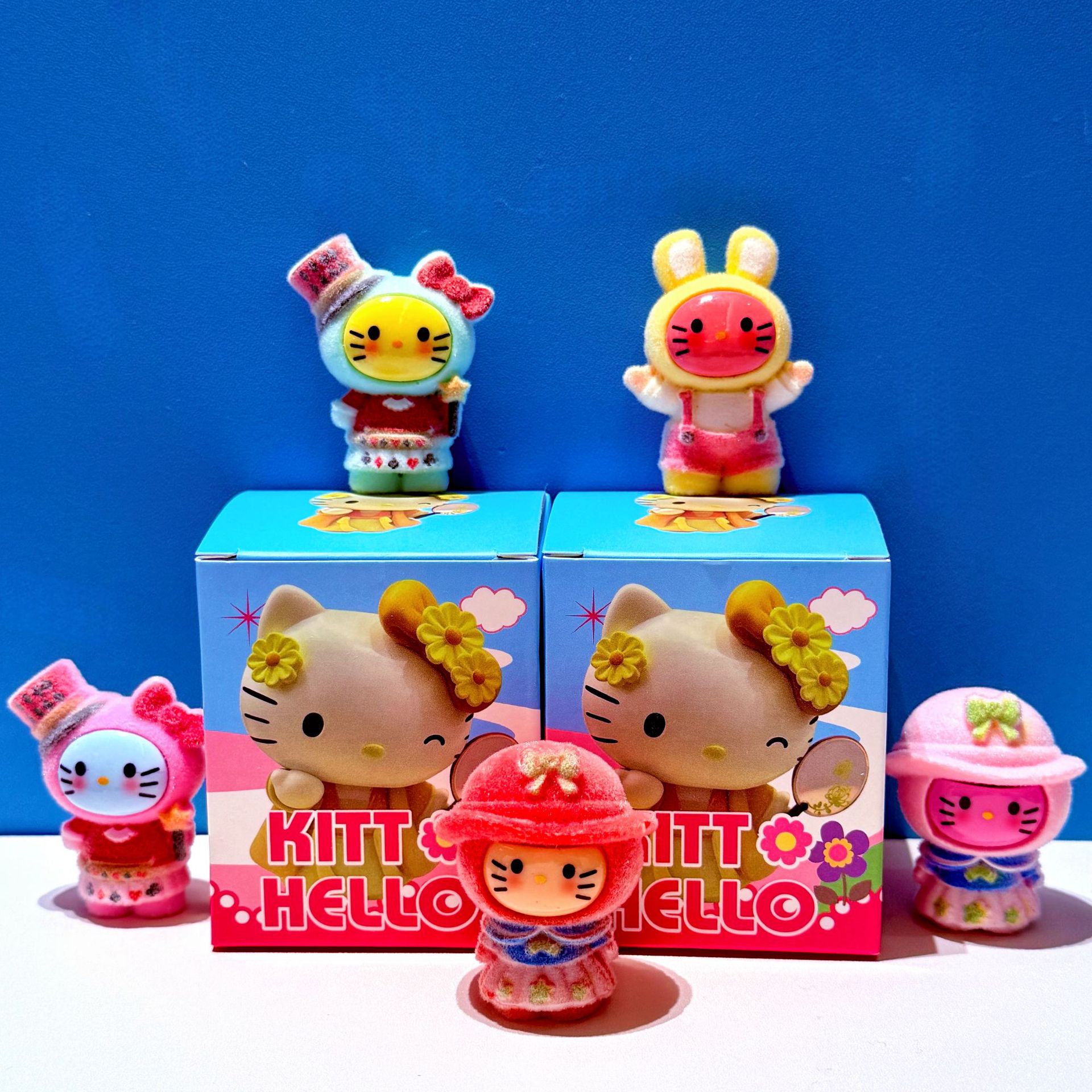 Caja ciega de dibujos animados gato muñeca de resina floc floc de moda para jugar con decoraciones hechas a mano escritura al por mayor caja ciega papelería