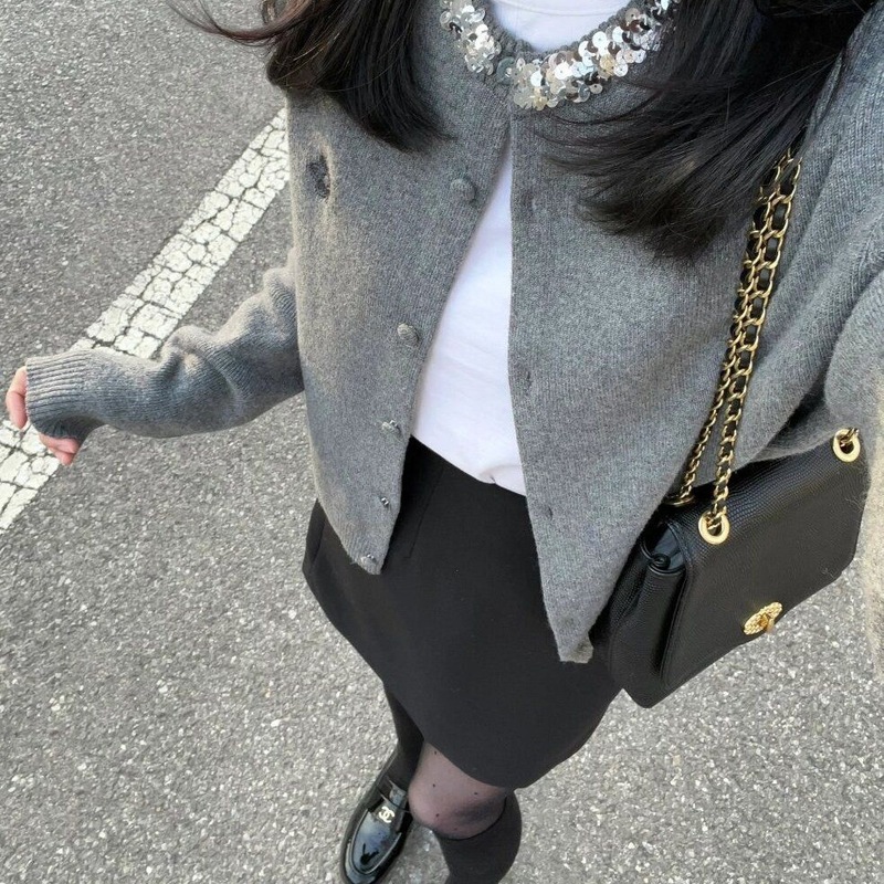 时尚灰色重工镶钻圆领针织开衫毛衣女法式复古温柔高级2025冬新款|undefined