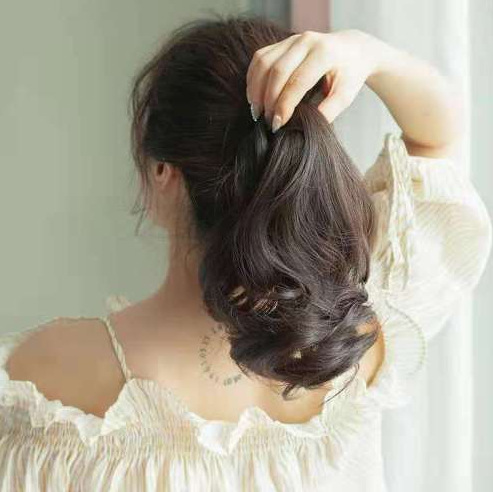 Peruca de caballo mujer agarrar clip corto ondulado temperamento largo rizos simulación natural realista clip de tigre falso caballo