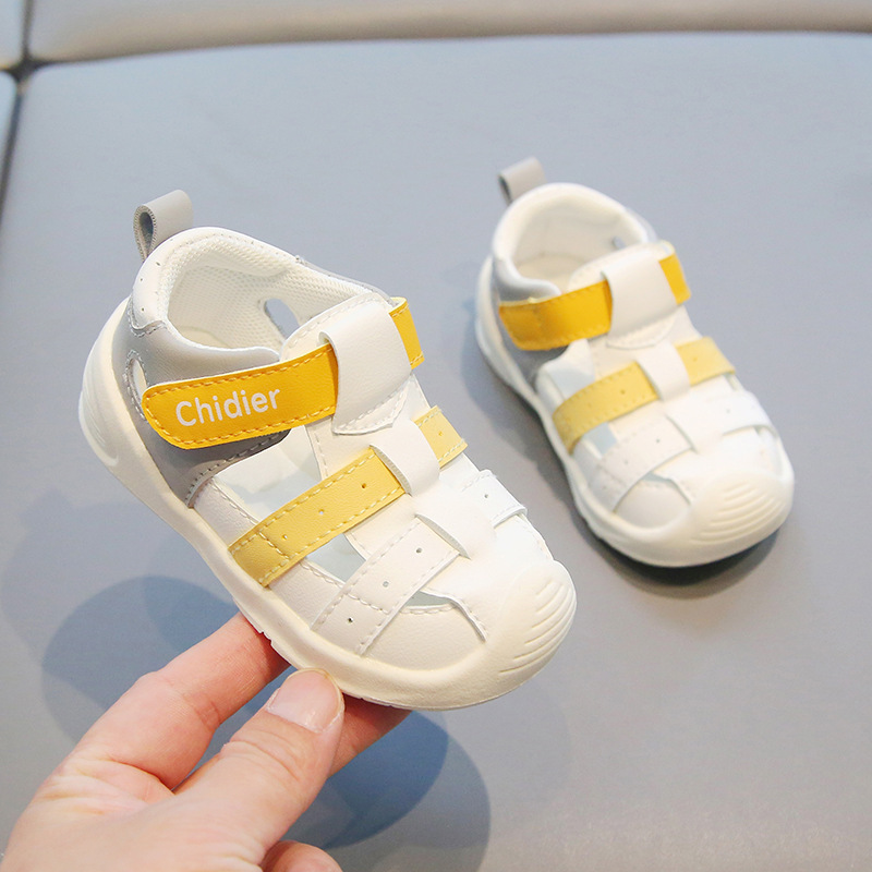 Sandalias de Baotou tejidas para niños 2024 nuevas sandalias de niña antideslizantes de fondo suave para niños de verano