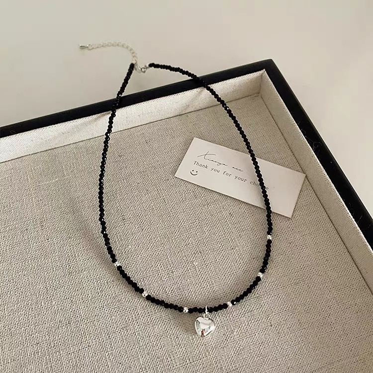 Black Crystal metal Love necklace female niche design retro personality simple all-match temperament necklace clavicle chain