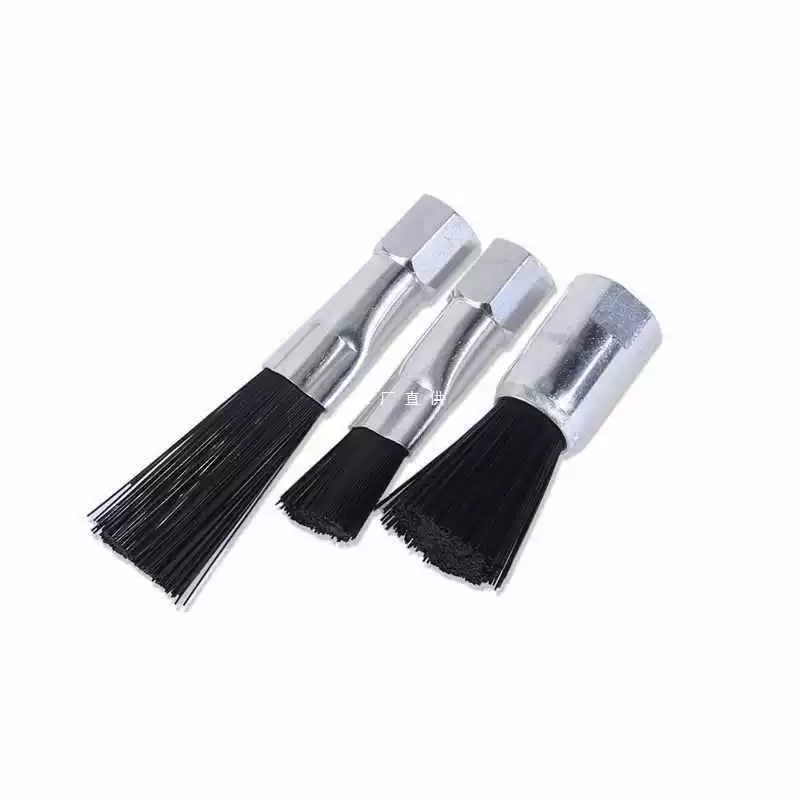 Mechanical chain, nylon lubricants, brush, corn kernels