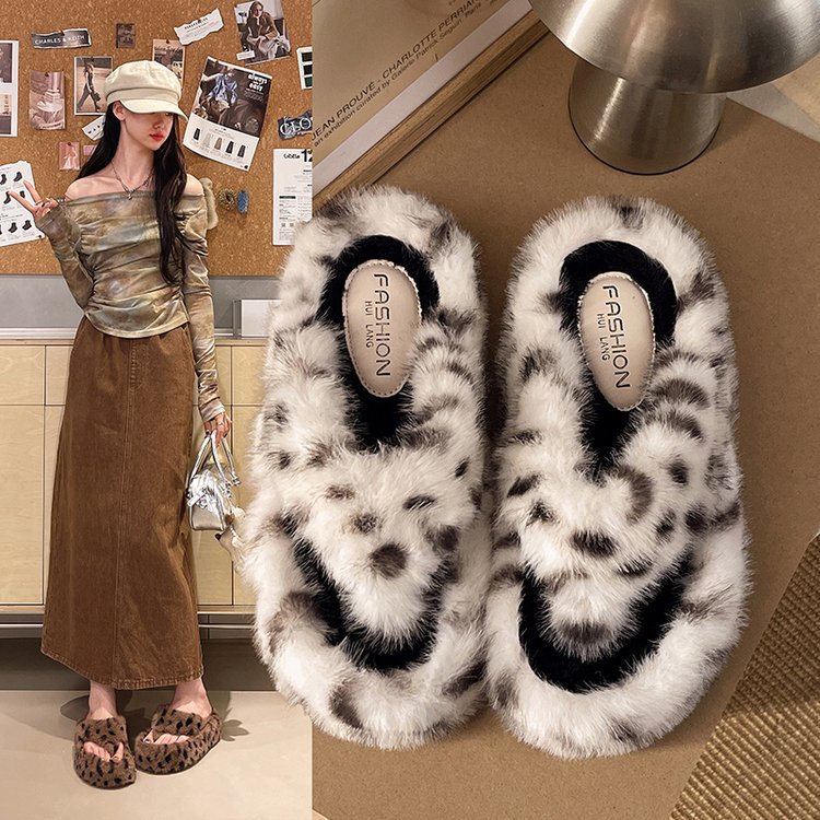 High-end thick-soled furry slippers for women, 2026 autumn and winter model, popular furry leopard print flip-flops