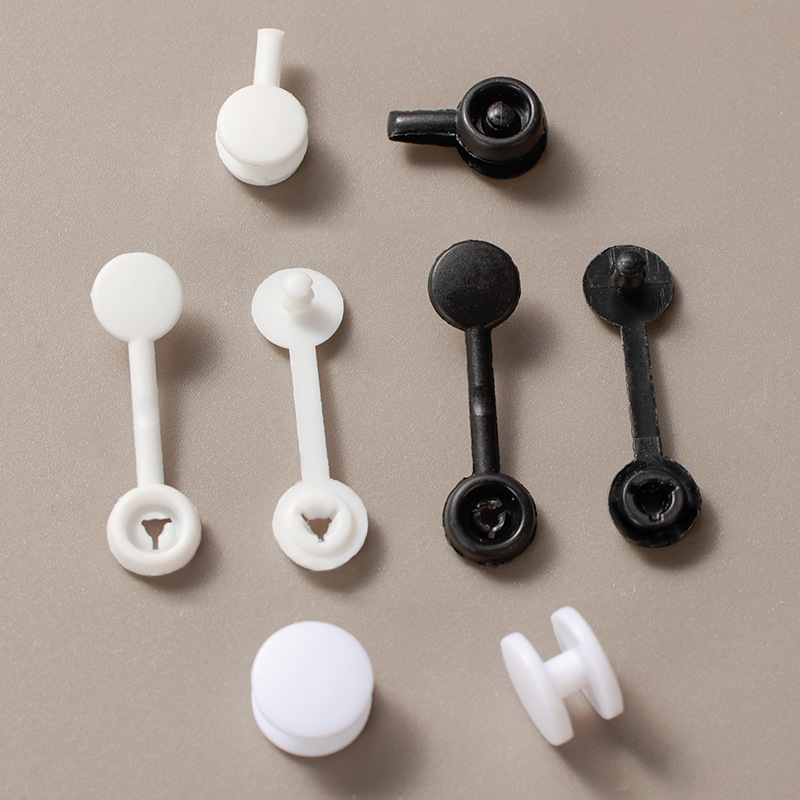 Plastic disposable one-piece two-in-one buckle protective mask snap button ribbon wrist strap bracelet tag child and mother fixed buckle Plastic disposable one-piece two-in-one buckle protective mask snap button ribbon wrist strap bracelet tag child and mother fixed buckle