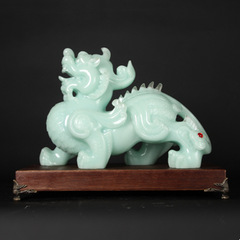 A pair of jade Bi Xiu figurine sculptures, suitable for living room entrance console, office or shop opening gift, resin decorative items