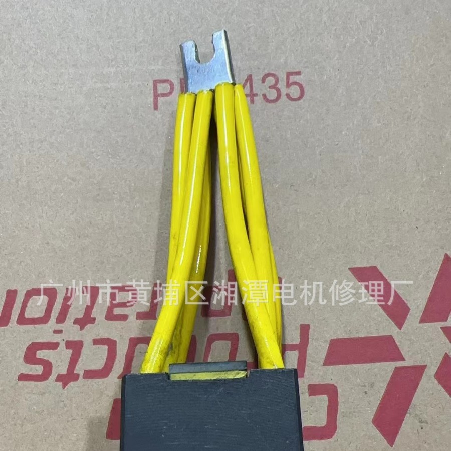 R52862D17碳刷R52862D17三片碳刷尺寸28.6x44.4x57.15