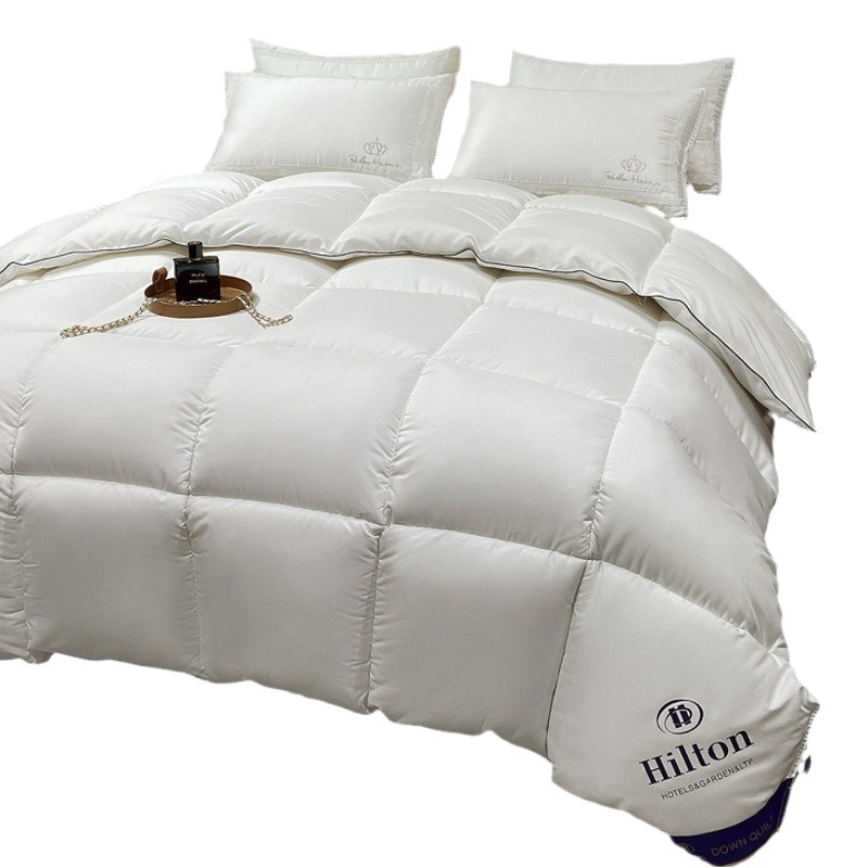 ヒルトン星ホテルの羽の綿毛の綿は春と秋に民泊されます。