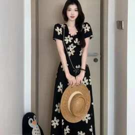 女装大码法式气质御姐风黑色碎花连衣裙夏新款修身遮肚子长款裙子