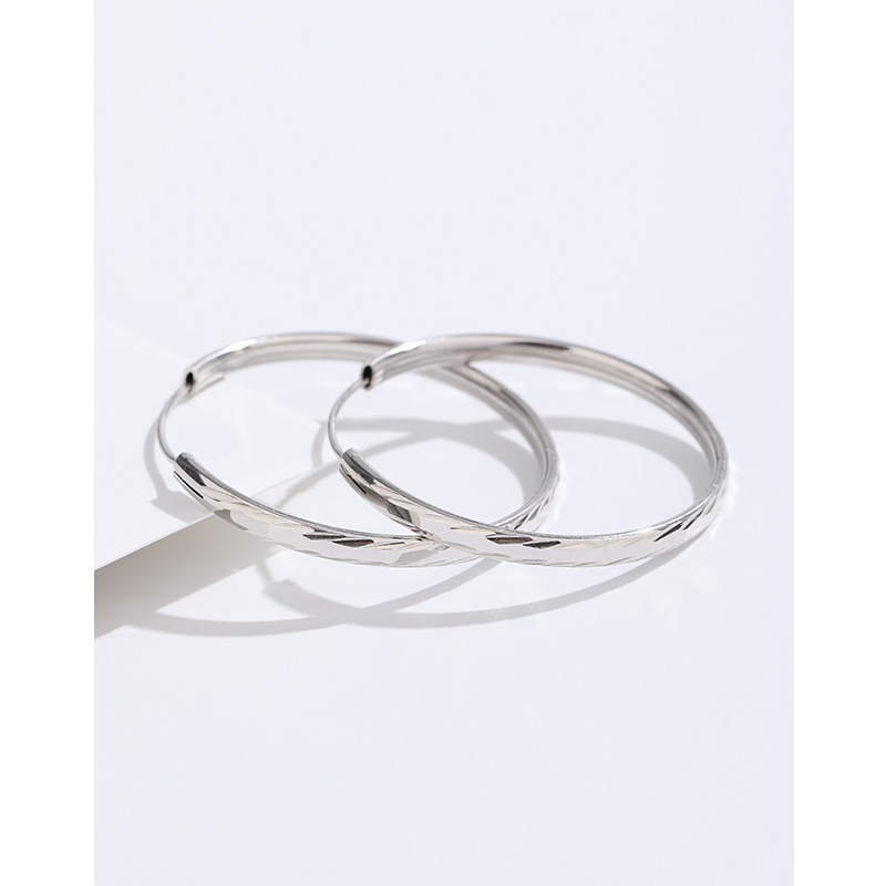 Pendientes de anillo Mujer 925 Plata de ley 2024 Nuevo estilo Pendientes grandes Pendientes de anillo de sentido de alta calidad de lujo ligero Pendientes exagerados