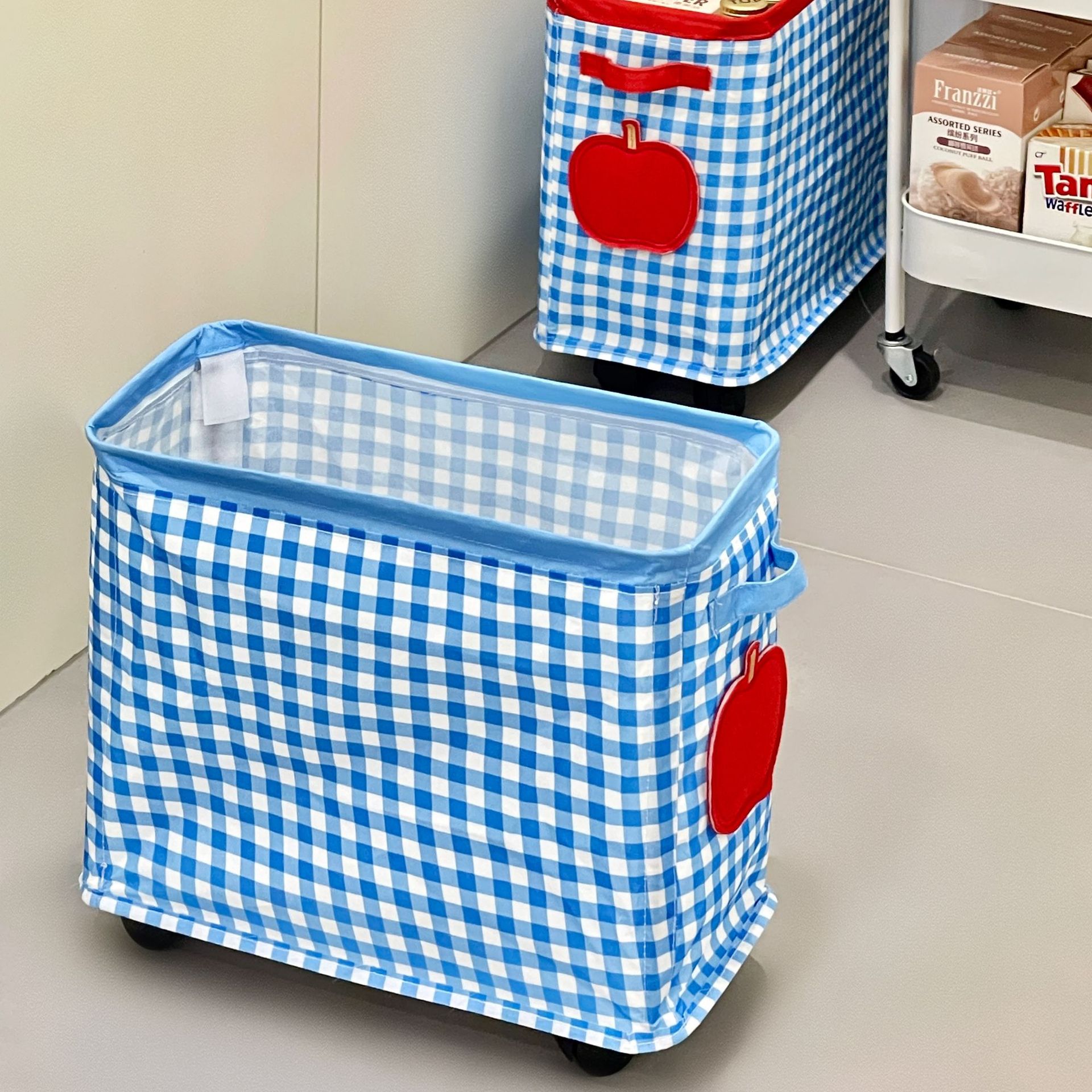 Cesta de almacenamiento debajo de la mesa con ruedas, carro pequeño, estante de almacenamiento, dormitorio, dormitorio, artefacto de ropa, cesto de ropa sucia de hendidura estrecha móvil