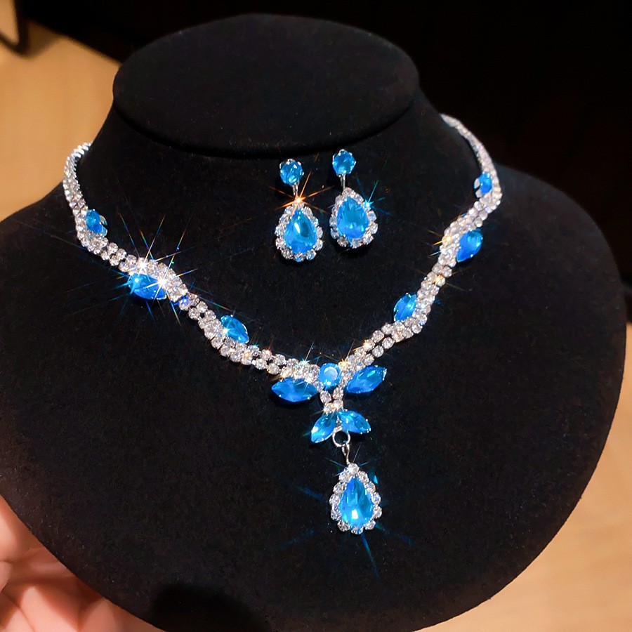 Collar de pendientes de diamantes con gotitas de agua transfronterizas europeas y americanas, colgante de moda de lujo ligero, cadena de clavícula, celebridad de Internet, joyería de alta gama, mujer