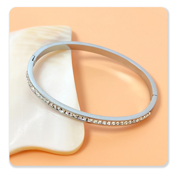 Simple Style Solid Color Titanium Steel Inlay Zircon Bangle display picture 2
