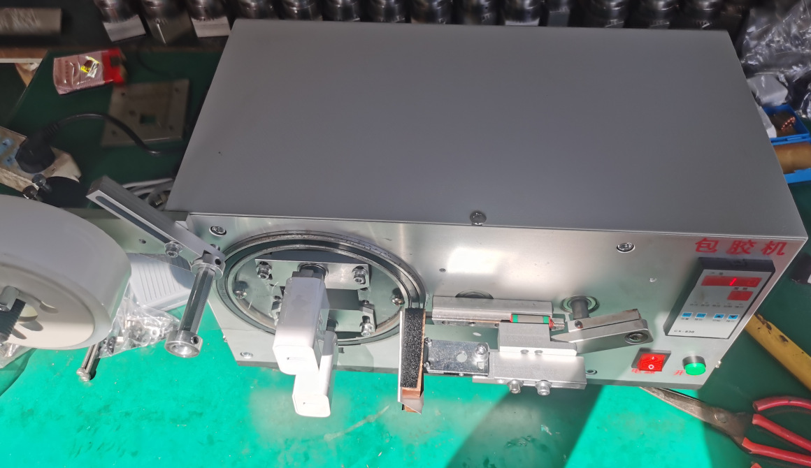 美规充电器包膜机覆膜机欧规充电器外壳包膜机中规充电器外壳包膜