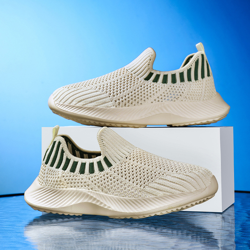 Zapatos para niños 2025 verano nuevo estilo de un pie transpirable con malla voladora ligera para niños y niñas, zapatos deportivos y casuales de moda