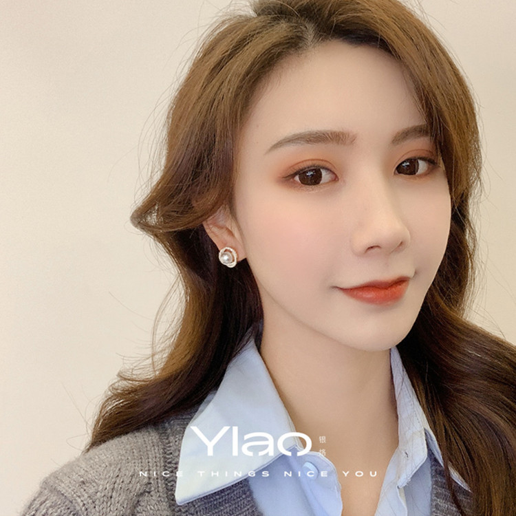 Pendientes de perlas retro de gama alta 2020 nuevos pendientes de diseño de pendientes pequeños y elegantes de moda para mujeres